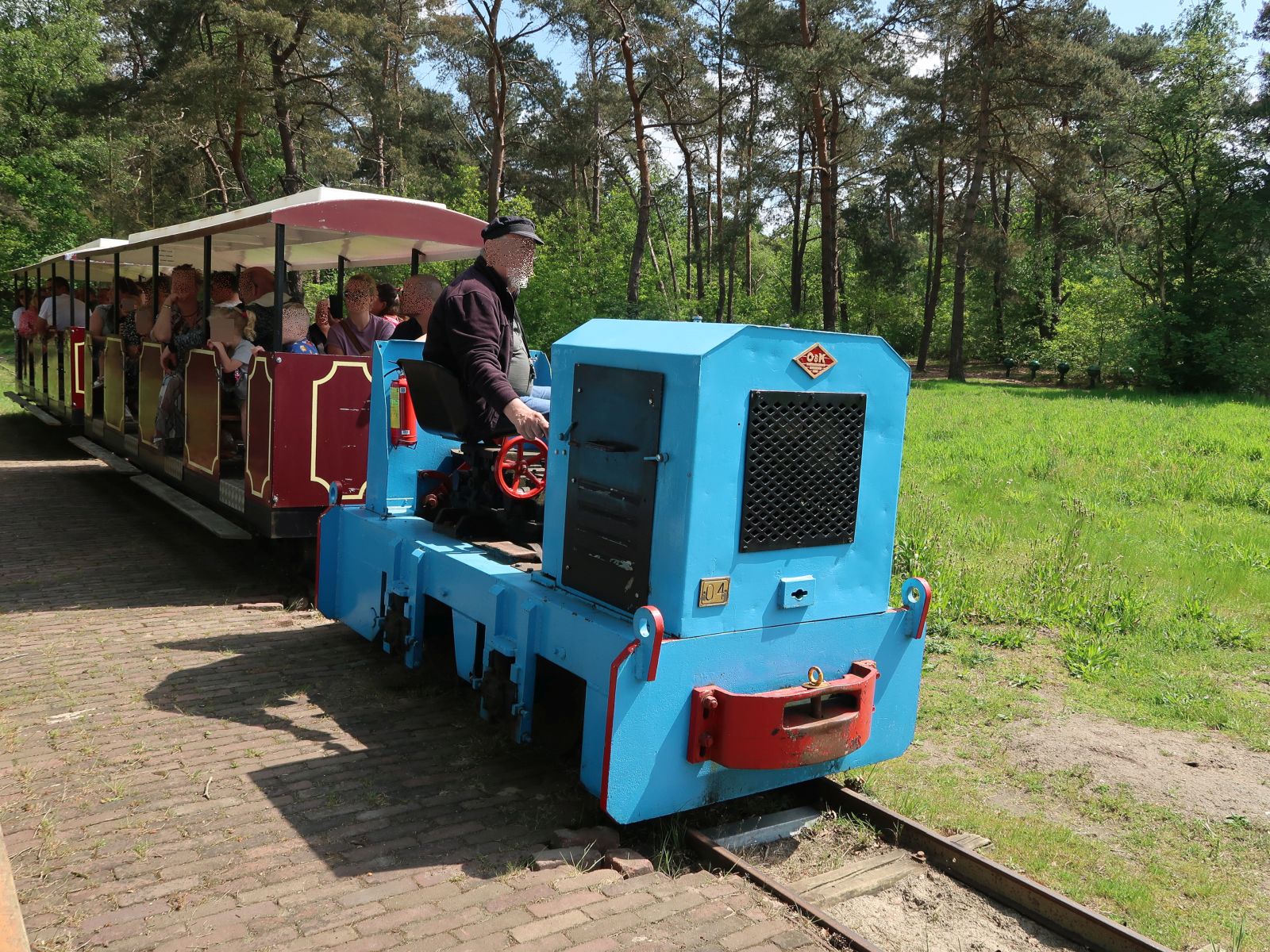 Rijssens Leemspoor Diesellokomotive Nummer 4 Baujahr 1950 Orenstein & Koppel, Dortmund. Smalspoormuseum Leemspoor, Rijssen 09-05-2024.

Rijssens Leemspoor diesellocomotief nummer 4 bouwjaar 1950 Orenstein & Koppel, Dortmund. Smalspoormuseum Leemspoor, Rijssen 09-05-2024.