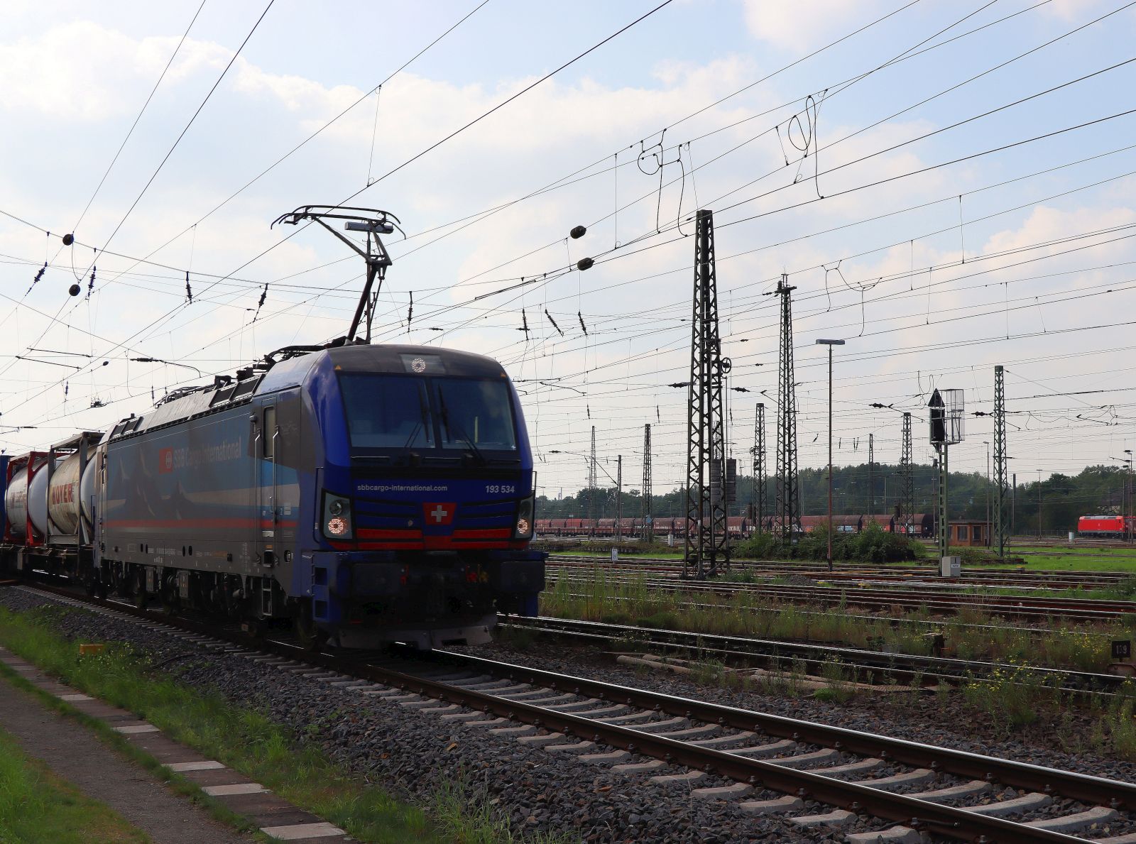 SBB Cargo Siemens Vectron Lokomotive 193 534-5 G�terbahnhof Oberhausen West, Deutschland 02-09-2021.

SBB Cargo Siemens Vectron locomotief 193 534-5 goederenstation Oberhausen West, Duitsland 02-09-2021.