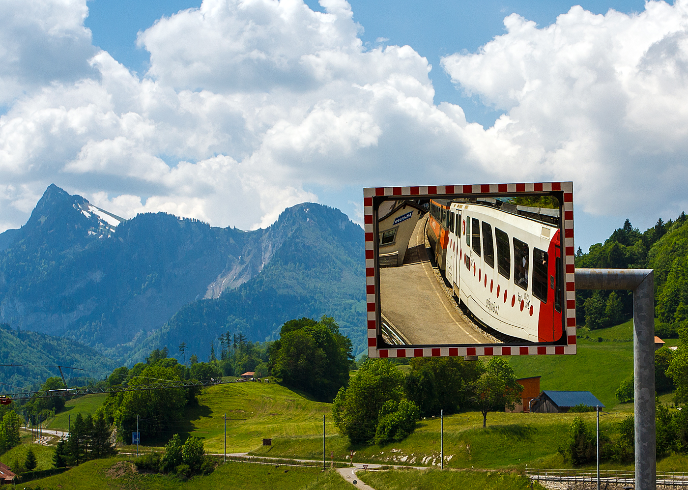 Spieglein, Spieglein an der Wand wer ist die schnste im ganzen Land....
Unterwegs mit dem Westschweizer Meterspurtzug, tpf Be 4/4 122 „La Tour-de-Trme“ (rot/wei, ex BDe 4/4 122) mit dem Steuerwagen tpf Bt 224 (orange/wei) fahren wir am 28.05.2012 von Bulle in Richtung Montbovon, und unser Zug spiegelt sich beim Bf Albeuve.
