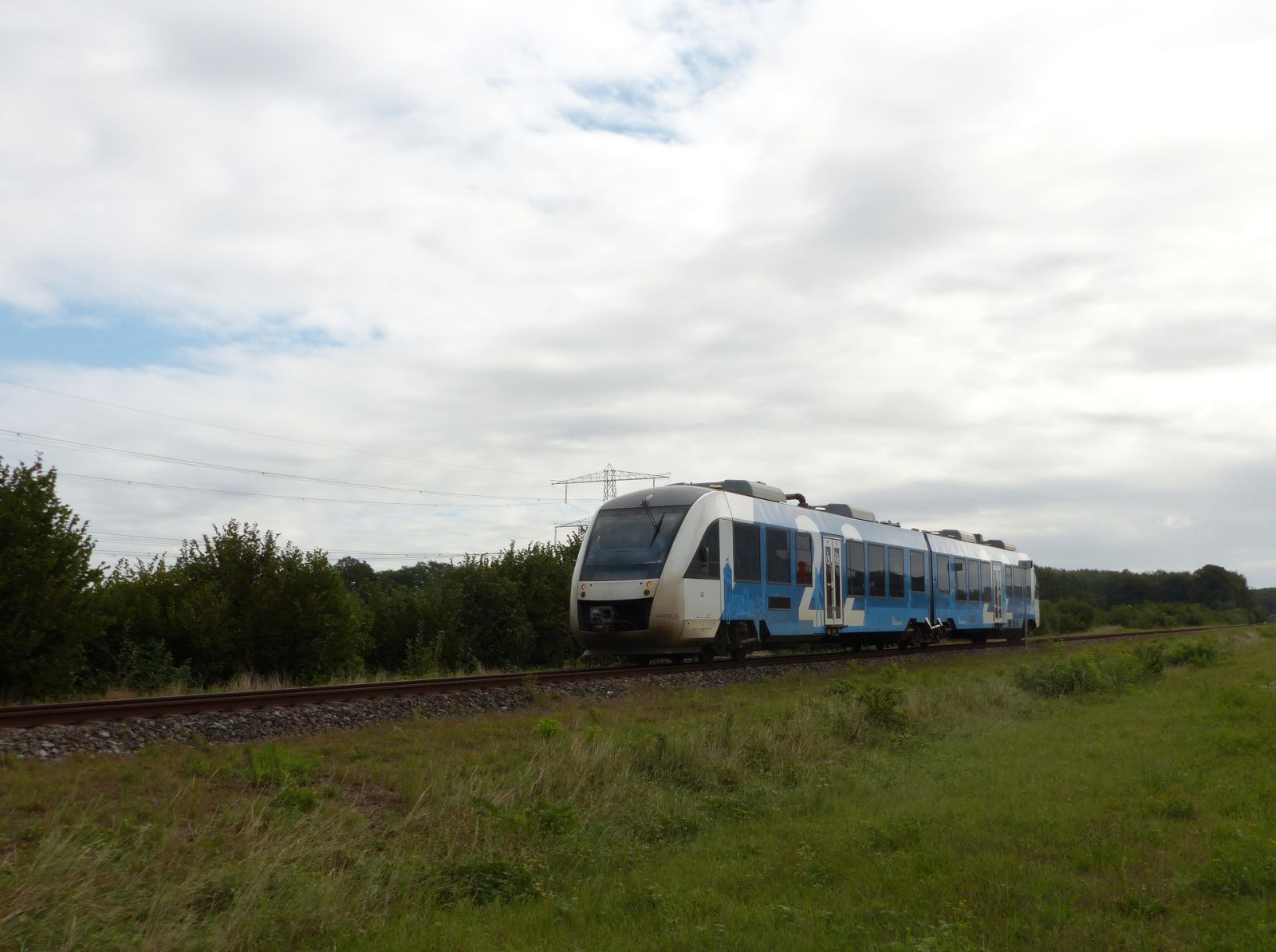 Syntus Dieseltriebzug 42 Alstom Coradia LINT 41/H. Kwinkweerd, Lochem 31-08-2020.

Syntus dieseltreinstel 42 Alstom Coradia LINT 41/H. Kwinkweerd, Lochem 31-08-2020.