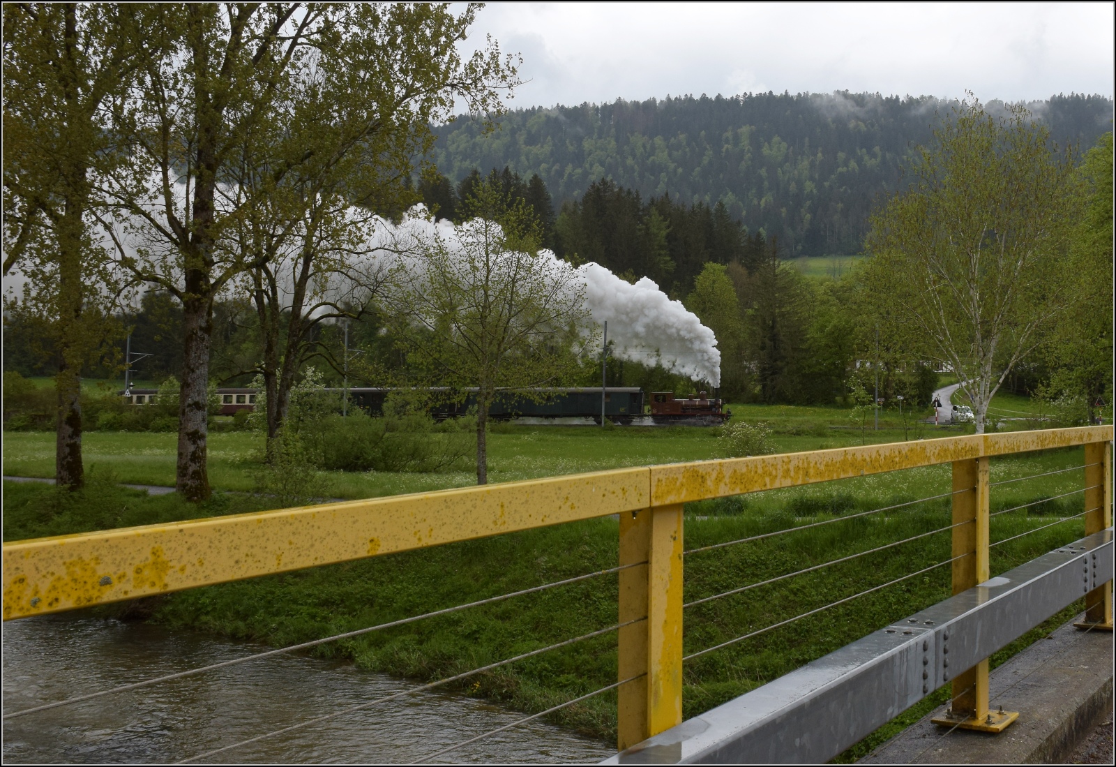 Vapeur Val-de-Travers: Train  Au fil de l'Areuse .

E 3/3 8511 bei La Presta. Mai 2023.