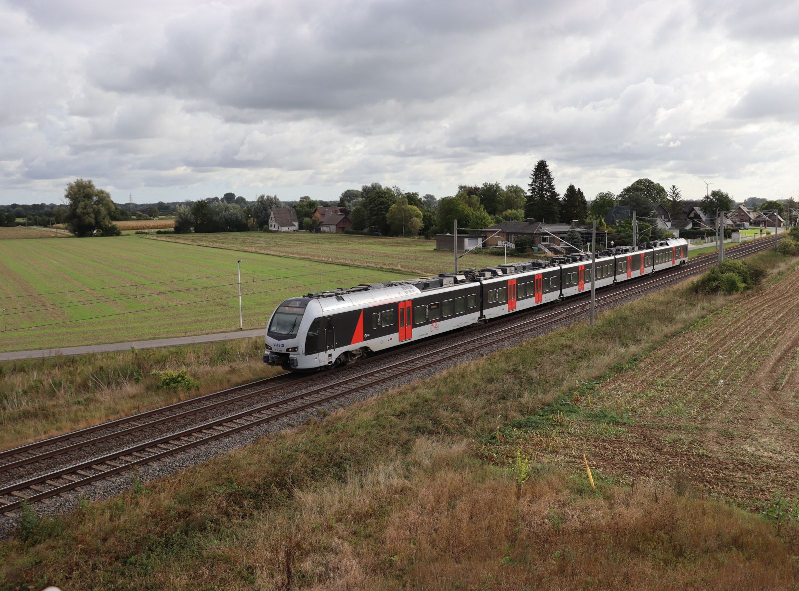VIAS Triebzug ET 25 2305 Baumannstrasse, Praest 16-09-2022.

VIAS treinstel ET 25 2305 Baumannstrasse, Praest 16-09-2022.