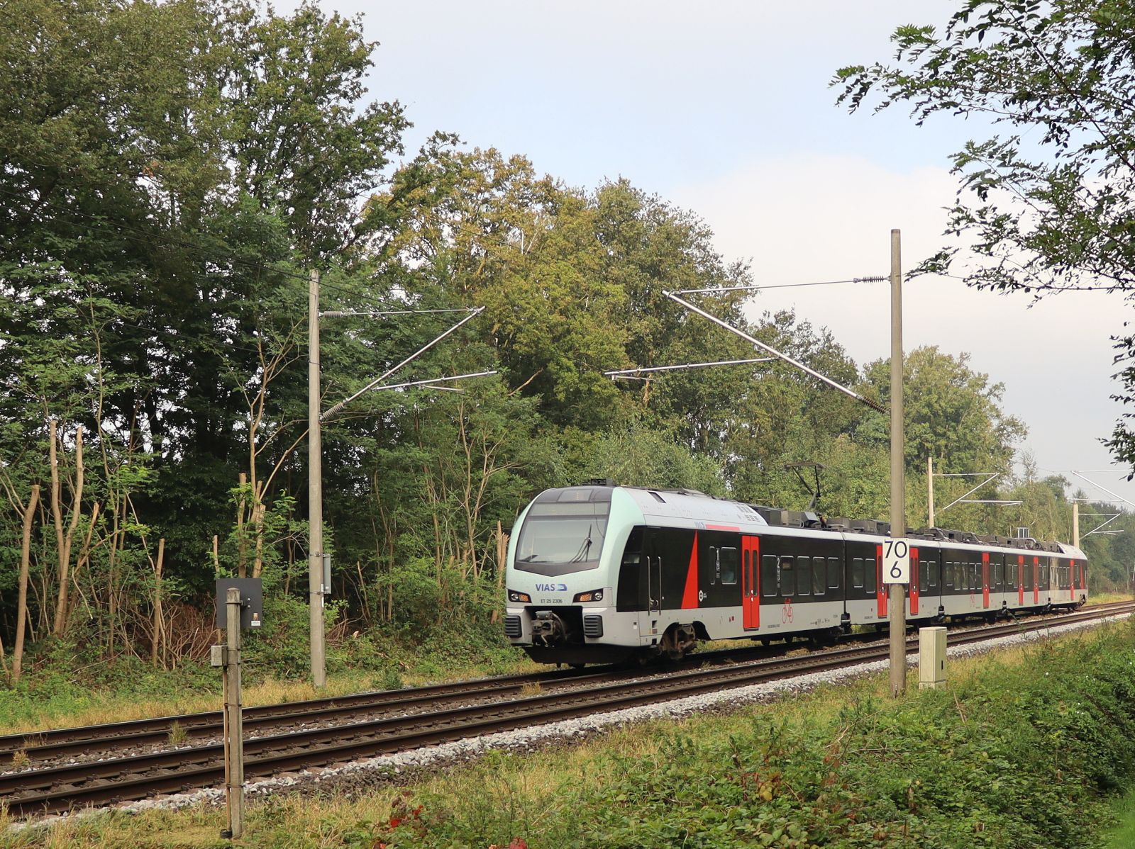 VIAS Triebzug l ET 25 2306 Haagsche Strasse, Emmerich am Rhein 19-09-2024.

VIAS treinstel ET 25 2306 Haagsche Strasse, Emmerich 19-09-2024.