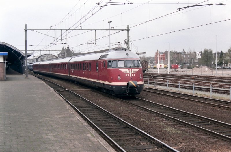 Sonderfahrt VT 08 von Braunschweig nach Amsterdam. Fotografiert in 's-Hertogenbosch (Niederlande) am 14-04-1995.
