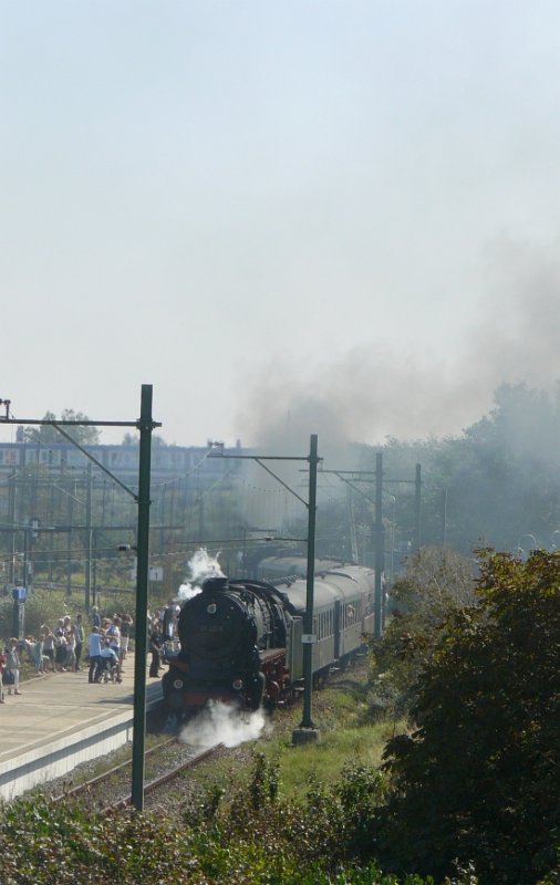 SSN 01 1075 mit Sonderzug in Zandvoort am 30-08-2008.
