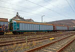 Vierachsiger, großräumiger Schiebewandwagen 31 83 2852 465-3 I-MIR, der Gattung Habillss, der Mercitalia Rail Srl am 16.03.2022 im Zugverband bei der Zugdurchfahrt in Niederschelden (Sieg).