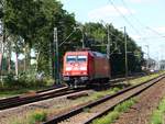 DB Lok 185 281-3 bei Bahn�bergang Grenzstra�e, Emsb�ren 13-09-2018.