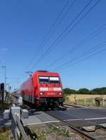 DB Lokomotive 101 025-5 Bahn�bergang Devesstra�e, Salzbergen 23-07-2019.