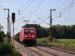 DB Cargo Lokomotive 185 392-8 bei Bahn�bergang Devesstra�e, Salzbergen 03-06-2022.