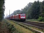 DB Cargo Lokomotive 189 020-9-2 mit Schwesterlok bei Bahn�bergang Haagsche Strasse, Emmerich am Rhein 19-09-2024.