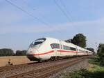 DB Triebzug ICE neo 8018 (408 018) bei Bahn�bergang Wasserstrasse, Hamminkeln 19-09-2024.