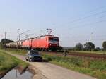 Schlunss Eisenbahnlogistik Locomotive 120 143-3 mit Bahnlogistik24 Locomotive 120 127-6 bei Bahn�bergang Wasserstrasse, Hamminkeln 19-09-2024.


Schlunss Eisenbahnlogistik locomotief 120 143-3 met Bahnlogistik24 locomotief 120 127-6 bij overweg Wasserstrasse, Hamminkeln 19-09-2024.