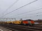 RTS Rail Swietelsky Rail Benelux Diesellokomotive  92 84 2275 101-8 NL-ATLU mit Bauzug Bahnhof Amersfoort Centraal 20-02-2024.