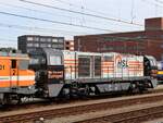HSL Logistik Diesellok 1324 (92 80 1272 201-5 D-ATLD)�mit Railexperts Lokomotive 9901 (91 84 1570 827-3 NL-RXP) ex-NS 1627 Bahnhof Amersfoort Centraal 02-08-2022.