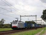 Railpool lokomotive 186 495-8 (91 80 6186 495-8 D-Rpool) bei Bahn�bergang Ten Cateweg, Wierden 13-08-2023.
