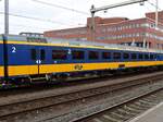 Bpmz10 ICR 2. klasse Intercitywagen mit Nummer NL-NS 61 84 20-70 116-0 Baujahr 1982 ex B 50 84 20-77 722-1. Gleis 9 Bahnhof Amersfoort centraal 12-03-2026.

Bpmz10 ICR 2e klasse rijtuig nummer NL-NS 61 84 20-70 116-0 bouwjaar 1982 oud nummer B 50 84 20-77 722-1. Conditierit spoor 9 Amersfoort centraal 12-03-2026.