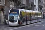 Tram 5105 unterwegs in der Rue Lopold in Lttich.