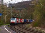 Die an die LINEAS Group NV/SA vermietete 186 504 (91 80 6186 504-7 D-Rpool) fährt am 08.04.2022 mit einem KLV-Zug durch den Bf Scheuerfeld (Sieg) in Richtung Siegen.