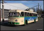 In der spten Nachmittagssonne prsentiert sich der Oldtimer O-Bus 59 der Stadtwerke Solingen am 12.5.2015 im dortigen Betriebshof.