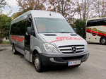 Kleinbus Mercedes Sprinter von Steiner Reisen aus Niedersterreich in Krems gesehen.