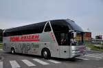 NEOPLAN STARLINER von TOM Reisen aus Obersterreich am 29.9.2012 in Krems gesehen.