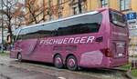 Setra S 516 HDH von Busunternehmen FISCHWENGER unterwegs in Augsburg, 12-2023