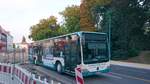 .....wegen Bauarbeiten am Busbahnhof stand NB SW 543 bei den Vorrbergehenden Haltestellen fr die Stadtbusse im August 2018 