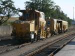 Eine Universalschotterplaniermaschine USP 2000 und eine Gleisstopfmaschine,am 03.August 2012,in Bergen/R�gen.