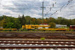 Der 125t Gleisbauschienenkran KIROW Multi Tasker KRC 810 T der Hering Bau (Burbach), Schweres Nebenfahrzeug Nr.