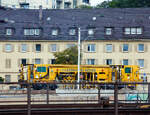 Die Selbstverladbare Plasser & Theurer Zweiwegestopfmaschine Typ Plassermatic 08-275/4 ZW-Y (Universal-Stopfmaschine PLM), Schweres Nebenfahrzeug Nr.