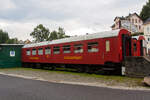 Der heutige Küchen- und Imbisswagen vom Zughotel Wolkenstein (Erzgebirge), ex DR Dienst – Kulturwagen 60 50 99-24 551-2, ex DR 57 50 28-25 608-0 Bghw, hier am 26 August 2013.

Gebaut 1968 im RAW Halberstadt als Rekowagen und bei der Deutschen Reichsbahn unter der Nummer 57 50 28-25 608-0 in Dienst gestellt, später zum Dienstwagen umgebaut.