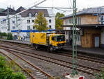 Das Zweiwege-Ultraschall-Schienenprüffahrzeug SPF 101, ein ZARGO - Mercedes-Benz Actros 1832 der Sperry Rail Services Berlin (ex Fahrzeug der Pethoplan GmbH), D-SESAF 99 80 9906 059-7 (eingestellt durch die SES Aus- und Fortbildung e.K., Horst, 97 59 03 536 60-8, fährt am 29 September 2025 auf Messfahrt durch den Bahnhof Betzdorf/Sieg in Richtung Siegen. 

Das Basis Fahrzeug ist ein Mercedes-Benz Actros 1832 K, der Aufbau und die Schienenfahrtechnik wurde 2006 von der ZAGRO Bahn- und Baumaschinen GmbH in Bad Rappenau-Grombach unter der Fabriknummer 3610 gebaut. Für die Straße trägt es das Kennzeichen B-FP 693. 
