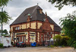 
Der ehemalige Frstenbahnhof Bad Homburg Bad Homburg von der Straenseite am 11.08.2014. 

Der Frstenbahnhof Bad Homburg war ein vom ffentlichen Empfangsgebude getrenntes, eigenes Empfangsgebude am Bahnhof Bad Homburg. Es wurde zusammen mit dem neuen Bahnhof Bad Homburg 1907 vor allem fr Kaiser Wilhelm I, der hier mit dem Schloss Bad Homburg eine Sommerresidenz unterhielt, und seine Gste errichtet.  Der Frstenbahnhof hatte auch sein eigen Sonderbahnsteig (Gleis 1), welcher dem normalen Volk nicht zugnglich war.