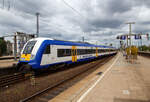 Steuerwagen voraus fährt am 16.06.2015 der Zug der NOB (Nord-Ostsee-Bahn GmbH) von Westerland auf Sylt in den Zielbahnhof Hamburg-Altona ein.