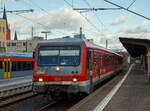 Der Dieseltriebzug 928 255 / 628 255 „Bad Laasphe“ (95 80 0928 226-8 D-DB / 95 80 0628 226-1 D-DB) der Kurhessenbahn (DB Regio) am 02.01.2019 auf berfhrungsfahrt durch den Bahnhof