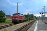 233 040-5 DB Schenker Rail Deutschland AG mit Containerauflieger aus Brandenburg Altstadt in Rathenow und fuhr in Richtung Wustermark weiter.