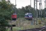 gut versteckt haben sich 228 757-1 und 232 103-2 hinter dem Bahnhof Stendal.27.08.2011