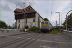 Radexpress Bodensee II. 

Die Elektro-NeSA 140 797 von der neuen Fotokanzel, die DB-Netz da mit passender rot-weißer Absperrung am Bahnübergang Konzil eingerichtet hat. Konstanz, August 2024.