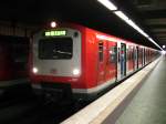 Nach der Ankunft im Tunnelbahnhof Hamburg Altona am 05.Juni 2010 Hamburger S-Bahn 474 050.