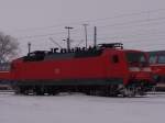 120 202-7 stand ganz alleine ohne RE1 im Bh Rostock Hbf.abgestellt(05.12.10)