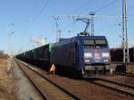 152 138-4 mit 42147 von WRS Richtung Mnchen Nord(MN) bei der Ausfahrt im Seehafen Rostock.(06.03.2011)  