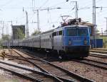 1042 520-8 mit Sonderzug von Gttingen nach Anklam bei der Ankunft im Rostocker Hbf.(08.05.2011)