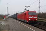 185 157-5 mit LKW-Walter von Rostock-Seehafen nach Hamburg-Billwerder bei der Ausfahrt im Rostocker Seehafen.24.11.2011