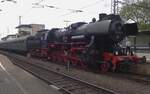 Am 28 April 2018 steht 52 1360 mit ein Sonderzug in Trier Hbf während das Dampfspektakel Rheinland-Pfalz 2018.