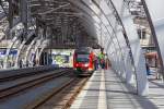 Unser Regionalbahn fährt ein......
Zwei gekuppelte Alstom Coradia LINT 41 der DB Regio fahren am 11.06.2015 in den Hauptbahnhof Lübeck ein. Beide fahren gemeinsam dann als RB 85 Lübeck – Bad Schwartau – Timmendorfer Strand – Sierksdorf, in Sierksdorf werden sie dann geteilt, der eine fährt dann nach Neustadt in Holstein, der andere fährt dann via Oldenburg in Holstein, Großenbrode und Fehmarn-Burg nach Puttgarden.