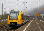 Das Signal steht auf Signal Hp 2 „Langsamfahrt“ so fhrt nun der VT 501 (95 80 1648 101-1 D-HEB / 95 80 1648 601-0 D-HEB) ein Dieseltriebzug vom Typ Alstom Coradia LINT 41 der neuen