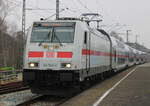 146 563-2 mit IC 2238(Leipzig-Warnemünde)bei der Durchfahrt im Haltepunkt Rostock-Holbeinplatz.03.03.2024