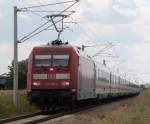 101 130-3+101 118-8(hinten)mit IC 2304 von Nrnberg Hbf nach Rostock Hbf bei der Durchfahrt in Gragetopshof.09.06.2012