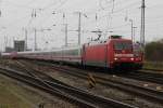 101 028-9 mit IC2212(Koblenz-Binz)bei der Einfahrt im Rostocker Hbf.13.11.2015