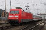 101 073-5 mit IC 1949(Hannover-Leipzig)bei der Bereitstellung im Hbf Hannover.11.03.2016